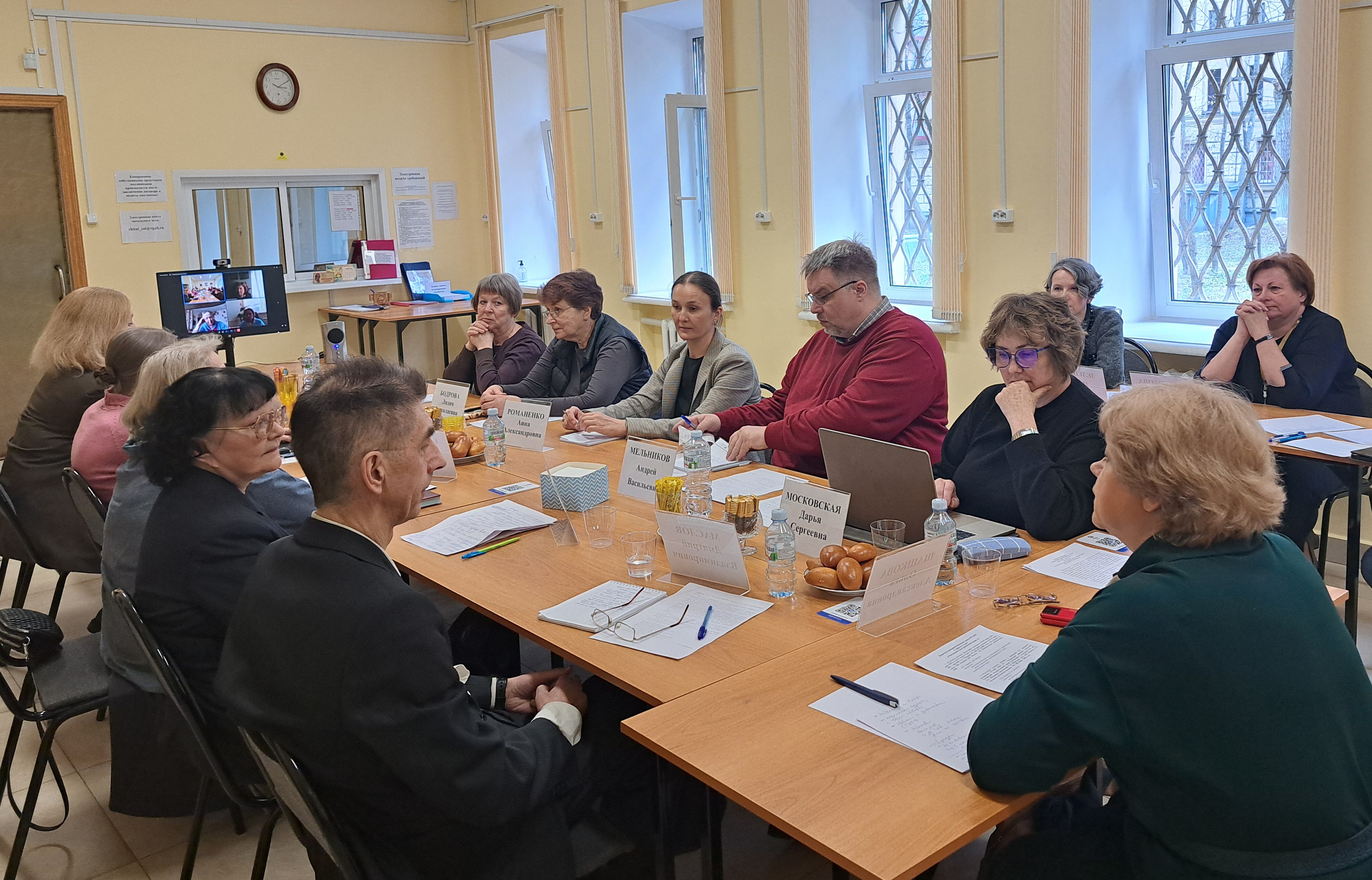 Обсуждение представленных рукописей.