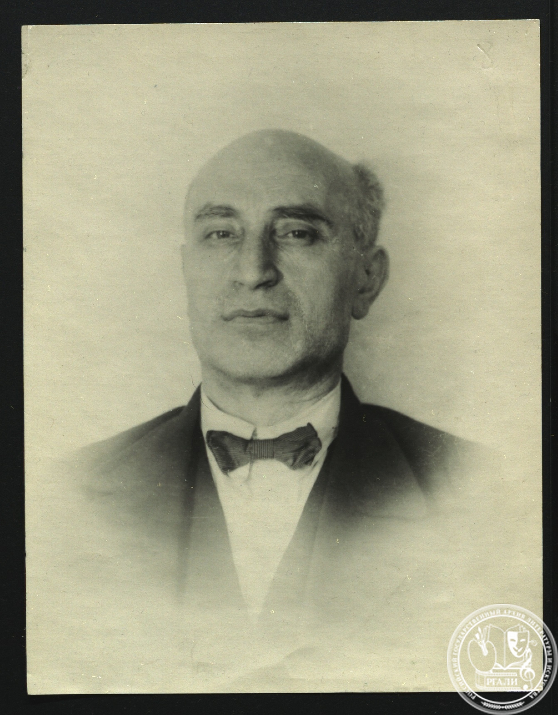 Фотография Я.Г. Чернихова. 1940-е гг. РГАЛИ. Ф. 1978. Оп. 1.