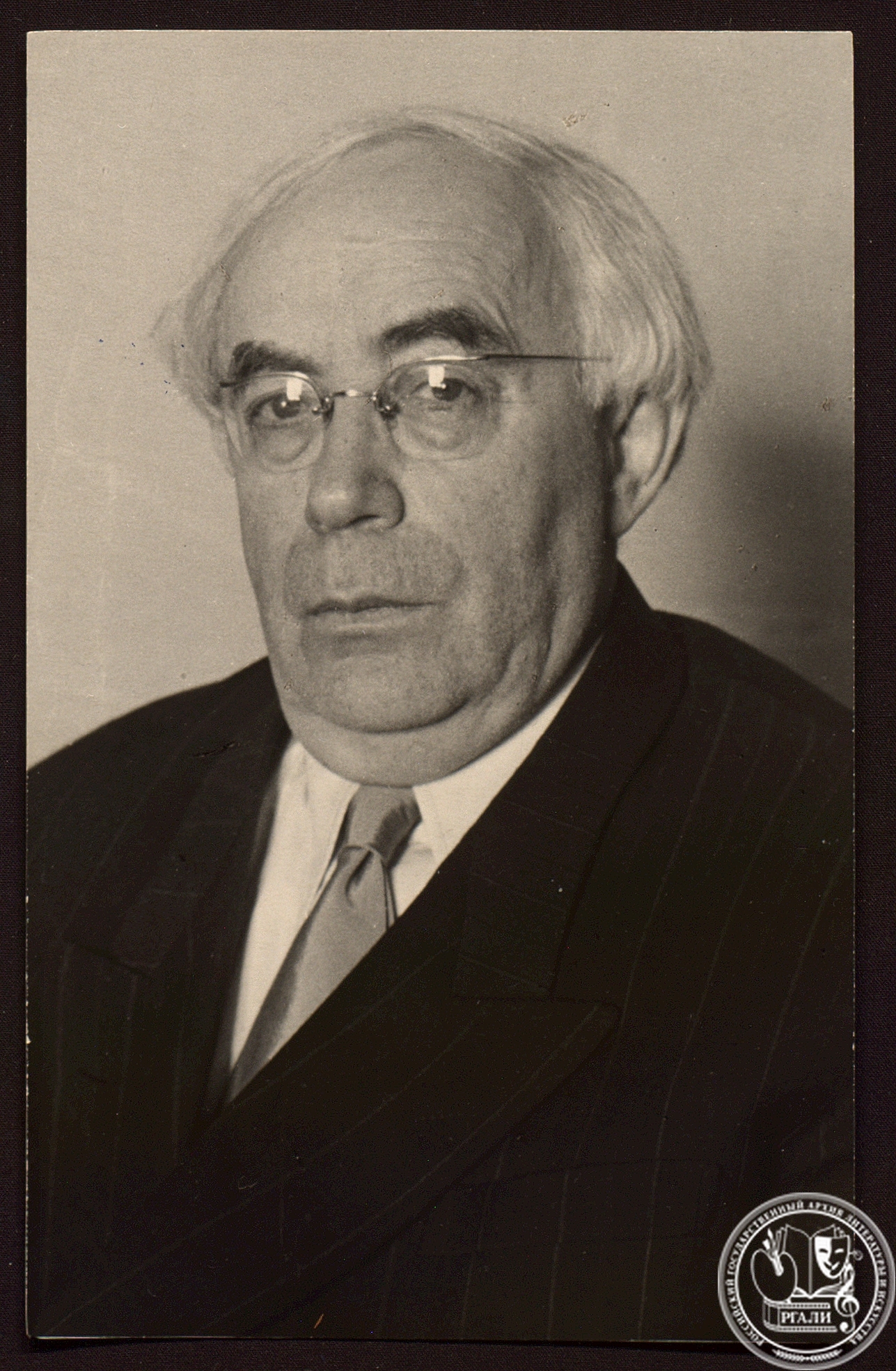 Фотография Л.В. Никулина. 1956 г. РГАЛИ. Ф. 350. Оп.1.
