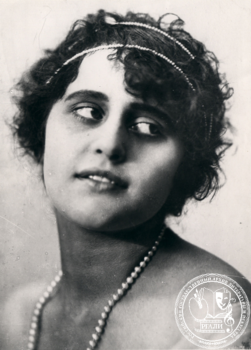 В.В. Холодная. 1910-е гг. РГАЛИ. Ф. 2611. Оп. 1. Фотография Н.И. Свищова-Паолы. Фотокопия.