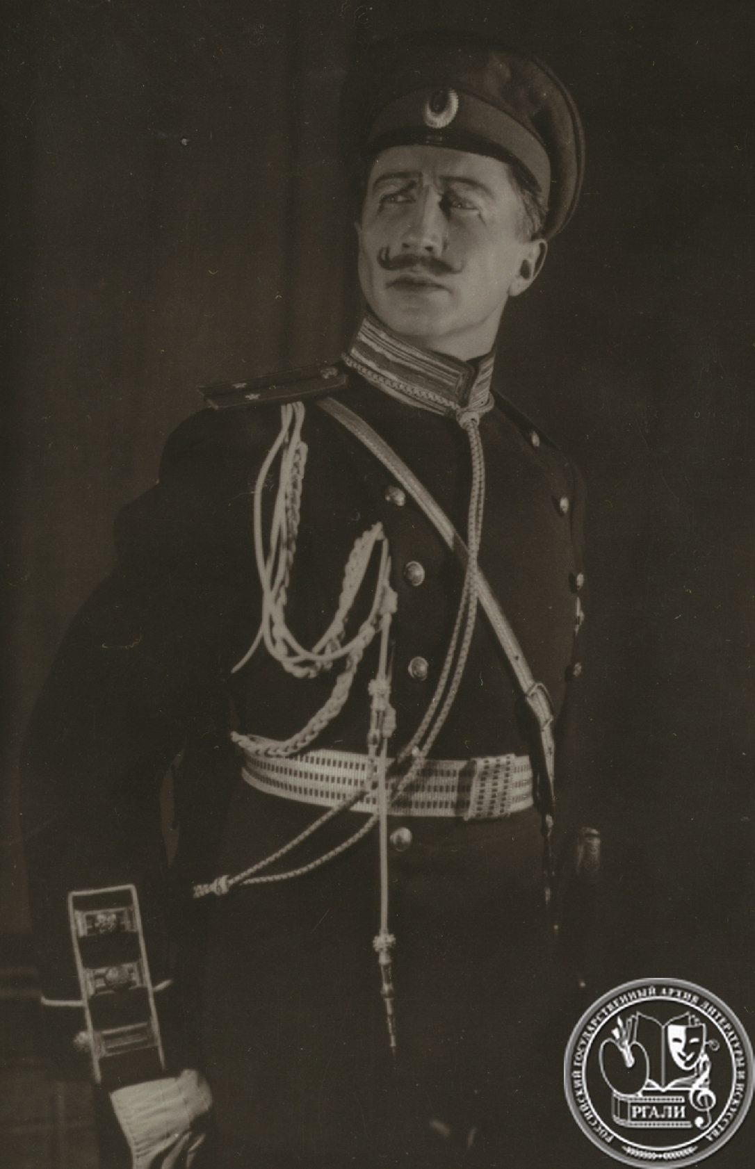 Фотография А.Н. Глумова в неустановленной роли. 1930-е гг. РГАЛИ. Ф.2420. Оп.2.