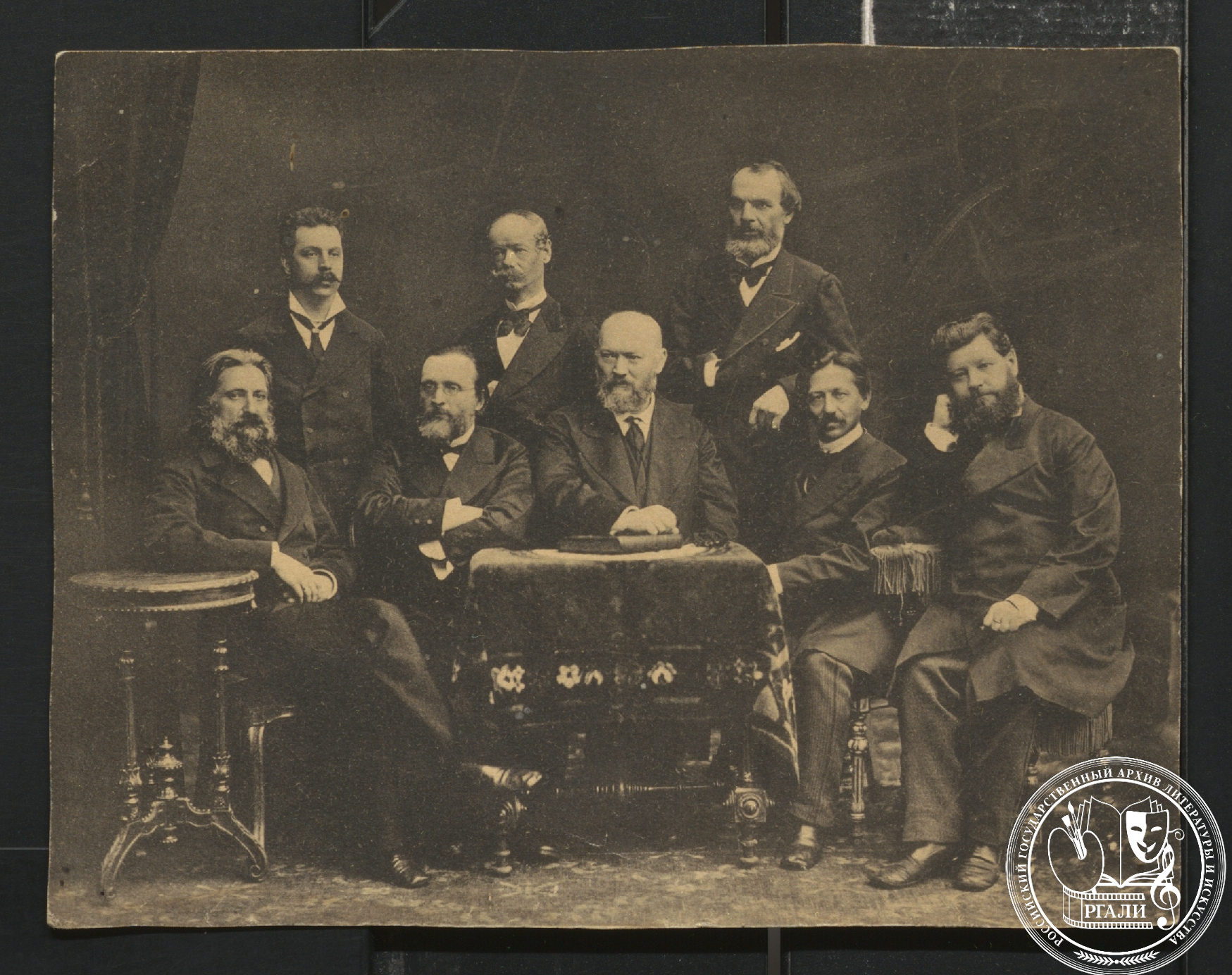 Фотография членов I-го комитета Общества драматических писателей и оперных композиторов (В.Н. Кашперов первый справа во втором ряду). 1874 г. РГАЛИ. Ф. 362. Оп. 1.